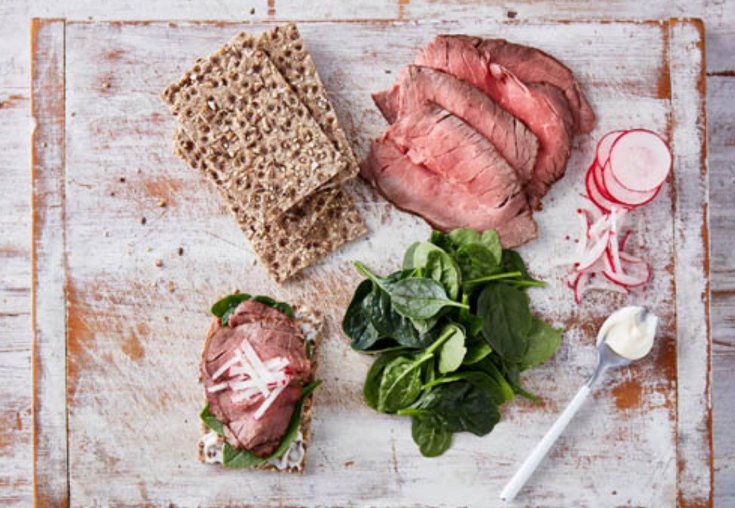Beef, radish & spinach crispbreads