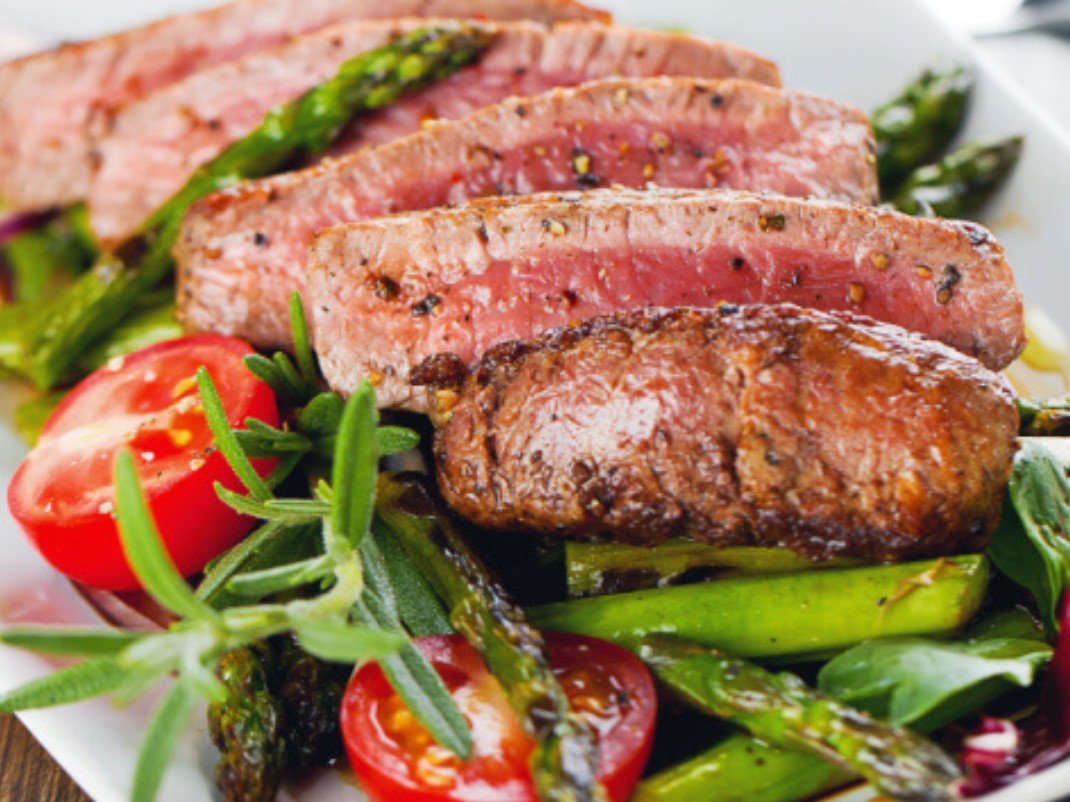 Dijon steak with asparagus & quinoa