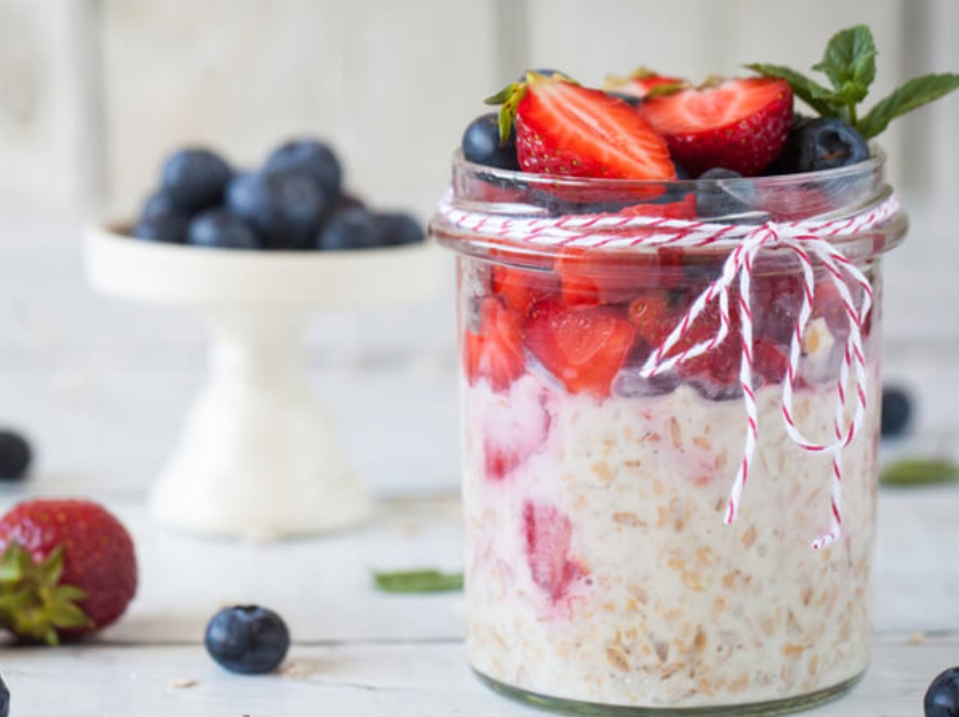 Vanilla berry overnight oats