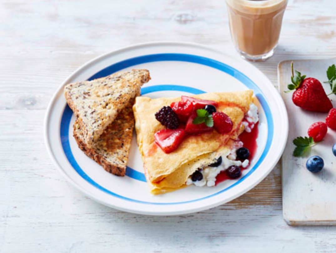 2 egg omelette with cottage cheese & berries