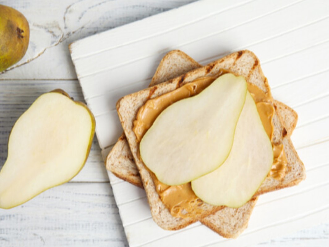 Almond & pear toast with latte