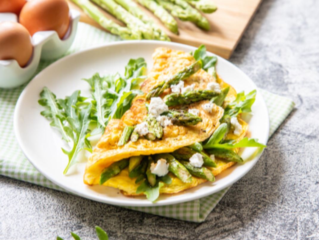 Asparagus & arugula omelette