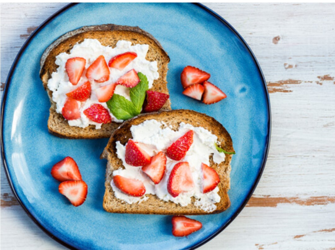 Strawberry cream toast